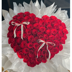 Bouquet Holder | Heart Shaped Rose Arrangement